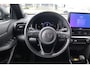 Toyota Yaris Cross 1.5 HYBRID 115 DYNAMIC STUUR/STOELVERWARMING KEYLESS PRIVACY-GLASS 17"LM-VELGEN APPLE/ANDROID LED