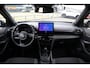 Toyota Yaris Cross 1.5 HYBRID 115 DYNAMIC STUUR/STOELVERWARMING KEYLESS PRIVACY-GLASS 17"LM-VELGEN APPLE/ANDROID LED
