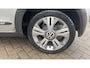 Volkswagen Up! 1.0 CROSS UP! 75 PK | Automaat | Stoelverwarming | Climatronic (Automatische Airco) | All Season Banden | Lichtmetalen Velgen | Parkeersensoren | Camera