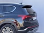 Hyundai Santa Fe 1.6 T-GDI PHEV Premium Automaat / Fabrieksgarantie tot 12-2027 / Dealer Onderhouden / HUD / Lederen Bekleding / Dodehoek Detectie / Elektr. Stoelen met Memory / Stoel & Stuurwiel Verwarming / Stoel Ventilatie / Adaptieve Cruise Control / 360 Camera / Achterbank Verwarming / Navigatie / Clima /