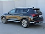 Hyundai Santa Fe 1.6 T-GDI PHEV Premium Automaat / Fabrieksgarantie tot 12-2027 / Dealer Onderhouden / HUD / Lederen Bekleding / Dodehoek Detectie / Elektr. Stoelen met Memory / Stoel & Stuurwiel Verwarming / Stoel Ventilatie / Adaptieve Cruise Control / 360 Camera / Achterbank Verwarming / Navigatie / Clima /