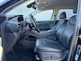 Hyundai Santa Fe 1.6 T-GDI PHEV Premium Automaat / Fabrieksgarantie tot 12-2027 / Dealer Onderhouden / HUD / Lederen Bekleding / Dodehoek Detectie / Elektr. Stoelen met Memory / Stoel & Stuurwiel Verwarming / Stoel Ventilatie / Adaptieve Cruise Control / 360 Camera / Achterbank Verwarming / Navigatie / Clima /