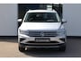 Volkswagen Tiguan 1.4 TSI eHybrid Elegance Ergo stoel 2x area view rondom zicht camera 18" LMV Bi Colour stoelverwarming easy open& close IQ Matrix LED klasse III alarm spiegel pakket side assist dode hoek sensor travel assist etc.