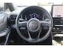 Toyota Yaris Cross 1.5 HYBRID 115 DYNAMIC STUUR/STOELVERWARMING KEYLESS PRIVACY-GLASS 17"LM-VELGEN APPLE/ANDROID LED