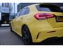 Mercedes-Benz A-klasse 180 Business Solution AMG Panoramadak | Night pakket | Camera | High Performance LED | Widescreen | Rijstrooksensor | Apple CarPlay | LMV18"