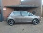 Toyota Yaris 1.5 Hybrid Design Red Navigatie / Achteruitrijcamera / Cruise Controle / Bluetooth /