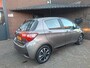 Toyota Yaris 1.5 Hybrid Design Red Navigatie / Achteruitrijcamera / Cruise Controle / Bluetooth /