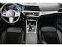 BMW 3-Serie 330i High Executive | M-Pakket | LED | Sportstoelen | Sfeerverlichting | Navi | Camera | Clima | Cruise | 19'' Lichtmetalen Velgen | LED | Keyless