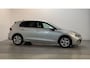 Volkswagen Golf 1.0 TSI 110pk Life Parkeersensoren Navigatie App-Connect DAB+