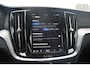 Volvo V60 T6 Plug-in hybrid AWD Ultra Dark | Glossy Black Emblemen | Panoramadak met schuif-/kantelfunctie | Verwarmbare voorstoelen en stuurwiel | Adaptieve Cruise Control met Pilot Assist | Premium audio by Harman Kardon | 360 graden camera | Elektrische voorstoelen met geheugen | Adaptieve Koplampen |