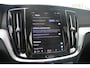 Volvo V60 T6 Plug-in hybrid AWD Ultra Dark | Glossy Black Emblemen | Panoramadak met schuif-/kantelfunctie | Verwarmbare voorstoelen en stuurwiel | Adaptieve Cruise Control met Pilot Assist | Premium audio by Harman Kardon | 360 graden camera | Elektrische voorstoelen met geheugen | Adaptieve Koplampen |