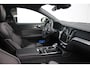 Volvo V60 T6 Plug-in hybrid AWD Ultra Dark | Glossy Black Emblemen | Panoramadak met schuif-/kantelfunctie | Verwarmbare voorstoelen en stuurwiel | Adaptieve Cruise Control met Pilot Assist | Premium audio by Harman Kardon | 360 graden camera | Elektrische voorstoelen met geheugen | Adaptieve Koplampen |