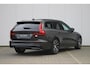 Volvo V60 T6 Plug-in hybrid AWD Ultra Dark | Glossy Black Emblemen | Panoramadak met schuif-/kantelfunctie | Verwarmbare voorstoelen en stuurwiel | Adaptieve Cruise Control met Pilot Assist | Premium audio by Harman Kardon | 360 graden camera | Elektrische voorstoelen met geheugen | Adaptieve Koplampen |