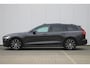 Volvo V60 T6 Plug-in hybrid AWD Ultra Dark | Glossy Black Emblemen | Panoramadak met schuif-/kantelfunctie | Verwarmbare voorstoelen en stuurwiel | Adaptieve Cruise Control met Pilot Assist | Premium audio by Harman Kardon | 360 graden camera | Elektrische voorstoelen met geheugen | Adaptieve Koplampen |