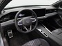 Volkswagen Passat R-Line Edition 1.5 eHybrid 204 PK | Trekhaak | Panoramadak | Black Style | Elektrisch verstelbare stoelen |