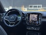 Volvo EX40 Single Motor Extended Range Plus 82 kWh |**17% BIJTELLING**| Panoramadak | Verwarmbare voorstoelen & stuurwiel | Premium audio by Harman Kardon | Adaptieve Cruise Control | Keyless Entry & Go| 20 inch Lichtmetalen Velgen | Black Edition emblemen | Extra getinte zijruiten en achterruit