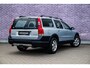 Volvo XC70 2.5 T Geartronic Comfort Line | Trekhaak | Schuif/kantel dak| Cruise control | Stoelverwarming | Elektrisch verstelbare voorstoelen met geheugen | Recent nieuwe distributieriem |