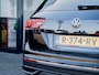 Volkswagen Tiguan 1.5 TSI Life Business Active | Trekhaak | Stoelverwarming | Stuurwiel Verwarmd | Adaptieve Cruise Control | LED Koplampen | Climate Control | Camera | Sfeerverlichting | Navigatie | Apple Carplay | Android Auto |