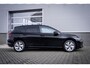 Volkswagen Golf Life Edition eHybrid | 'App-Connect' draadloze smartphone integratie | Achterbank in ongelijke delen neerklapbaar incl. middenarmsteun en doorlaadmogelijkheid | Achteruitrijcamera (Rear View)