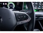 Volkswagen Golf Life Edition eHybrid | 'App-Connect' draadloze smartphone integratie | Achterbank in ongelijke delen neerklapbaar incl. middenarmsteun en doorlaadmogelijkheid | Achteruitrijcamera (Rear View)