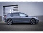 Volkswagen Golf Life Edition eHybrid | 'App-Connect' draadloze smartphone integratie | Achterbank in ongelijke delen neerklapbaar incl. middenarmsteun en doorlaadmogelijkheid | Achteruitrijcamera (Rear View)