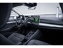 Volkswagen Golf Life Edition eHybrid | 'App-Connect' draadloze smartphone integratie | Achterbank in ongelijke delen neerklapbaar incl. middenarmsteun en doorlaadmogelijkheid | Achteruitrijcamera (Rear View)