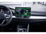 Volkswagen Golf Life Edition eHybrid | 'App-Connect' draadloze smartphone integratie | Achterbank in ongelijke delen neerklapbaar incl. middenarmsteun en doorlaadmogelijkheid | Achteruitrijcamera (Rear View)