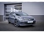 Volkswagen Golf Life Edition eHybrid | 'App-Connect' draadloze smartphone integratie | Achterbank in ongelijke delen neerklapbaar incl. middenarmsteun en doorlaadmogelijkheid | Achteruitrijcamera (Rear View)