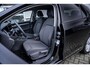 Volkswagen Golf Life Edition eHybrid | 'App-Connect' draadloze smartphone integratie | Achterbank in ongelijke delen neerklapbaar incl. middenarmsteun en doorlaadmogelijkheid | Achteruitrijcamera (Rear View)