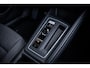 Volkswagen Golf Life Edition eHybrid Inclusief €2000,- inruilvoordeel | Trekhaak, elektrisch uitklapbaar | 'App-Connect' draadloze smartphone integratie | Achterbank in ongelijke delen neerklapbaar incl. middenarmsteun en doorlaadmogelijkheid | Achteruitrijcamera (Rear View)