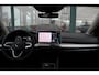 Volkswagen Golf Life Edition eHybrid | 'App-Connect' draadloze smartphone integratie | Achterbank in ongelijke delen neerklapbaar incl. middenarmsteun en doorlaadmogelijkheid | Achteruitrijcamera (Rear View)