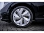 Volkswagen Golf Life Edition eHybrid Inclusief €2000,- inruilvoordeel | Trekhaak, elektrisch uitklapbaar | 'App-Connect' draadloze smartphone integratie | Achterbank in ongelijke delen neerklapbaar incl. middenarmsteun en doorlaadmogelijkheid | Achterlichten LED