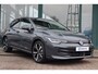 Volkswagen Golf Life Edition eHybrid | 'App-Connect' draadloze smartphone integratie | Achterbank in ongelijke delen neerklapbaar incl. middenarmsteun en doorlaadmogelijkheid | Achteruitrijcamera (Rear View)