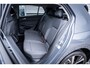Volkswagen Golf Life Edition eHybrid | 'App-Connect' draadloze smartphone integratie | Achterbank in ongelijke delen neerklapbaar incl. middenarmsteun en doorlaadmogelijkheid | Afstandscontrolesysteem (Front Assist)