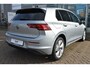 Volkswagen Golf Life Edition eHybrid | 'App-Connect' draadloze smartphone integratie | Achterbank in ongelijke delen neerklapbaar incl. middenarmsteun en doorlaadmogelijkheid | Achteruitrijcamera (Rear View)