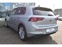Volkswagen Golf Life Edition eHybrid | 'App-Connect' draadloze smartphone integratie | Achterbank in ongelijke delen neerklapbaar incl. middenarmsteun en doorlaadmogelijkheid | Achteruitrijcamera (Rear View)