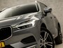 Volvo XC60 2.0 B5 AWD Inscription Sport 251Pk Automaat (APPLE CARPLAY, GROOT NAVI, STUUR/STOELVERWARMING, MEMORY SEATS, LEDER, CAMERA, ADAPTIVE CRUISE, TREKHAAK ELEKTRISCH, KEYLESS, NIEUWE APK, NIEUWSTAAT)