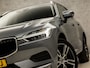 Volvo XC60 2.0 B5 AWD Inscription Sport 251Pk Automaat (APPLE CARPLAY, GROOT NAVI, STUUR/STOELVERWARMING, MEMORY SEATS, LEDER, CAMERA, ADAPTIVE CRUISE, TREKHAAK ELEKTRISCH, KEYLESS, NIEUWE APK, NIEUWSTAAT)