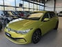 Volkswagen Golf 8 | Automaat | 1.0 eTSI | Carplay | Adaptive CC | Key-less | Dodehoek-assistent - Noodremsyst assist - Snelh-/afstandsreg- Camera Interesse in een bezichtiging of proefrit, bel of app met 06-24282842 / 06-42130156