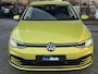 Volkswagen Golf 8 | Automaat | 1.0 eTSI | Carplay | Adaptive CC | Key-less | Dodehoek-assistent - Noodremsyst assist - Snelh-/afstandsreg- Camera Interesse in een bezichtiging of proefrit, bel of app met 06-24282842 / 06-42130156