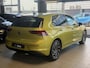 Volkswagen Golf 8 | Automaat | 1.0 eTSI | Carplay | Adaptive CC | Key-less | Dodehoek-assistent - Noodremsyst assist - Snelh-/afstandsreg- Camera Interesse in een bezichtiging of proefrit, bel of app met 06-24282842 / 06-42130156