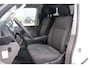 Volkswagen Transporter 2.0 TDI 150pk L1H1 28 | App Connect Navigatie | Trekhaak | Cruise Control | Verwarmbare Voorruit | Parkeersensoren Achter | Airco