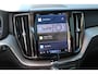 Volvo XC60 2.0 T6 Plug-in hybrid AWD Ultra Dark | Panoramadak | Dodehoek detectie | Trekhaak | 360 graden camera | Stoelverwarming voor- en achterin | Andriod Auto | Apple CarPlay