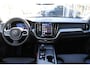 Volvo XC60 2.0 T6 Plug-in hybrid AWD Ultra Dark | Panoramadak | Dodehoek detectie | Trekhaak | 360 graden camera | Stoelverwarming voor- en achterin | Andriod Auto | Apple CarPlay