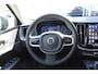 Volvo XC60 2.0 T6 Plug-in hybrid AWD Ultra Dark | Panoramadak | Dodehoek detectie | Trekhaak | 360 graden camera | Stoelverwarming voor- en achterin | Andriod Auto | Apple CarPlay