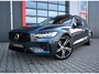Volvo V60 2.0 T8 Recharge AWD R-Design | Pano | 360 | ACC | Keyless | Memory | H&K | LED | Head-Up | Trekhaak | Leder | Stoelverwarming voor & achter | Stuurwielverwarming | Lane Assist | Ambient | Navi | Carplay/Android | 19'' | Blindspot