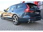Volvo V60 2.0 T8 Recharge AWD R-Design | Pano | 360 | ACC | Keyless | Memory | H&K | LED | Head-Up | Trekhaak | Leder | Stoelverwarming voor & achter | Stuurwielverwarming | Lane Assist | Ambient | Navi | Carplay/Android | 19'' | Blindspot
