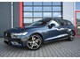 Volvo V60 2.0 T8 Recharge AWD R-Design | Pano | 360 | ACC | Keyless | Memory | H&K | LED | Head-Up | Trekhaak | Leder | Stoelverwarming voor & achter | Stuurwielverwarming | Lane Assist | Ambient | Navi | Carplay/Android | 19'' | Blindspot