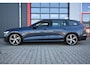Volvo V60 2.0 T8 Recharge AWD R-Design | Pano | 360 | ACC | Keyless | Memory | H&K | LED | Head-Up | Trekhaak | Leder | Stoelverwarming voor & achter | Stuurwielverwarming | Lane Assist | Ambient | Navi | Carplay/Android | 19'' | Blindspot