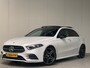 Mercedes-Benz A-klasse 180 AMG l VOL! l PANO l MATRIX l EL-STOEL l SFEER l SOUND l TREKHAAK l CARPLAY l ORG.NL